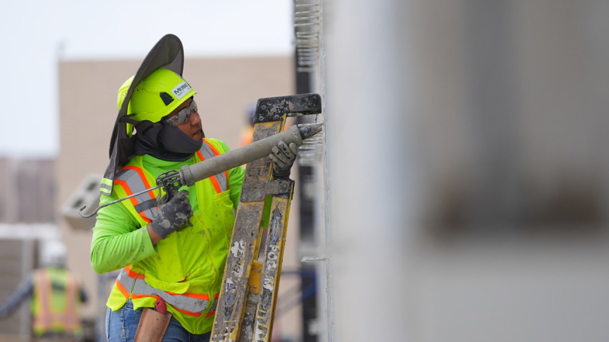 US unemployment rate drops despite economic uncertainty and Iran war