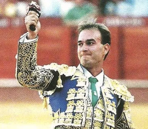 Un toro mata al matador de toros retirado Ricardo Ortiz en los corrales de La Malagueta