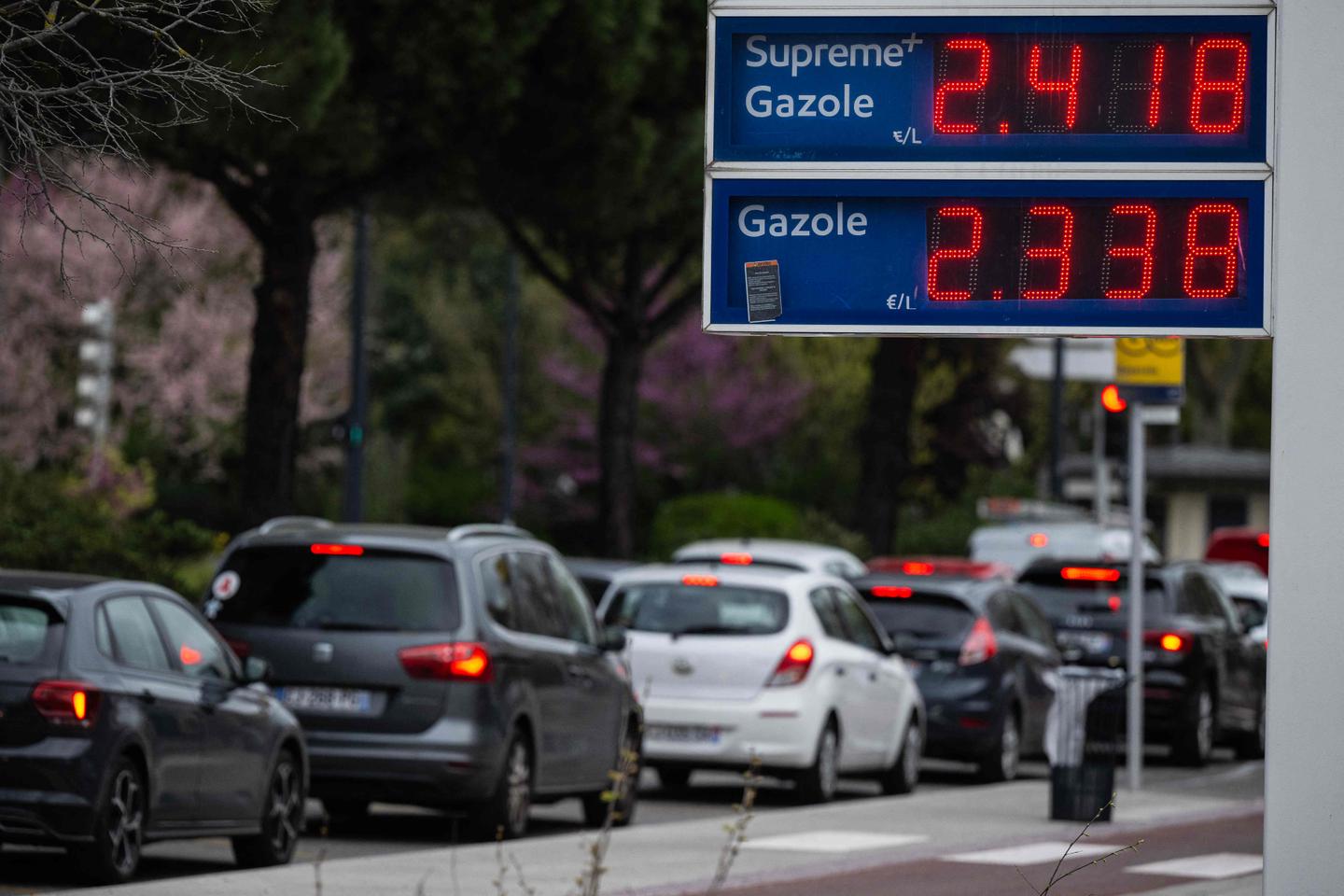 Hausse des prix des carburants : le gouvernement lance un « prêt flash » à 3,80 % pour soutenir la trésorerie des TPE et PME