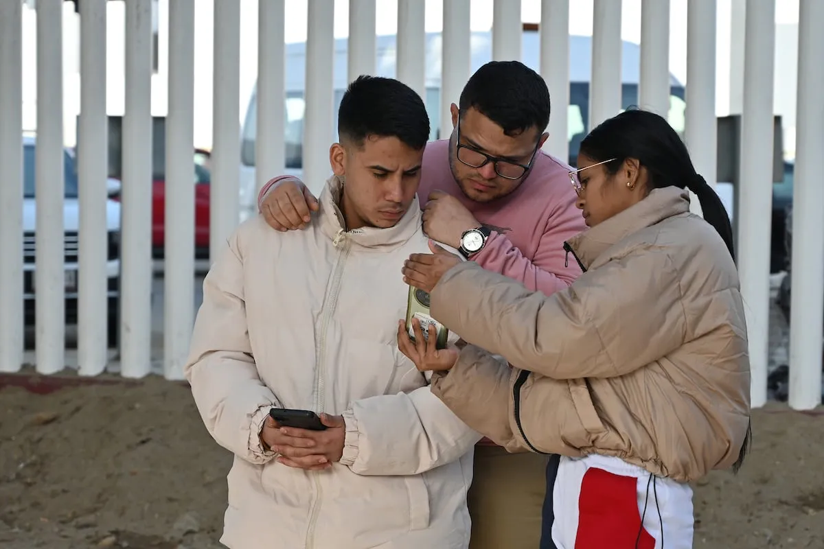 El dilema de las autodeportaciones: perseguidos en Estados Unidos y sin saber cómo salir