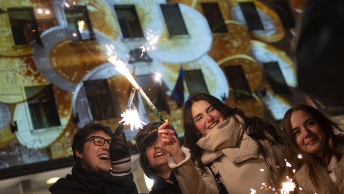 Bulgaria adopts euro amid celebration and anxiety over inflation