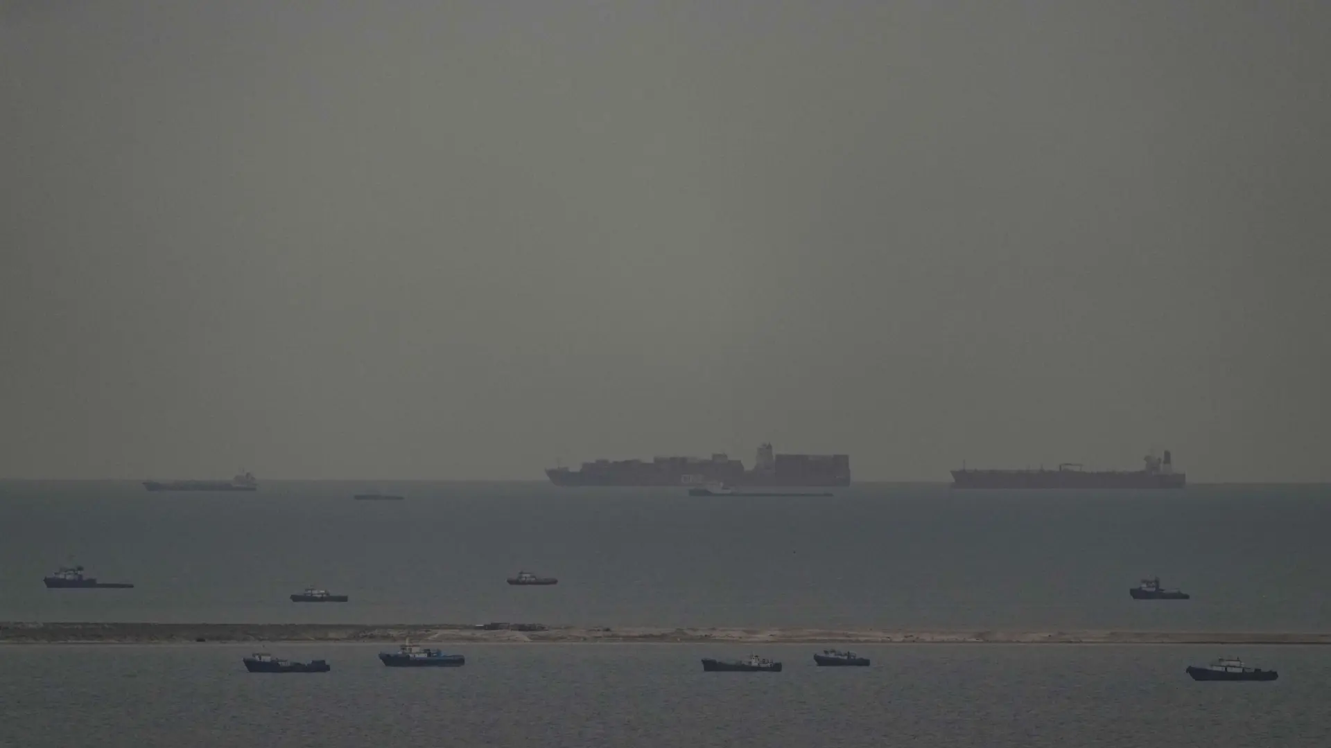 
         Irán asegura que el estrecho de Ormuz jamás volverá a ser un paso de libre navegación 
    