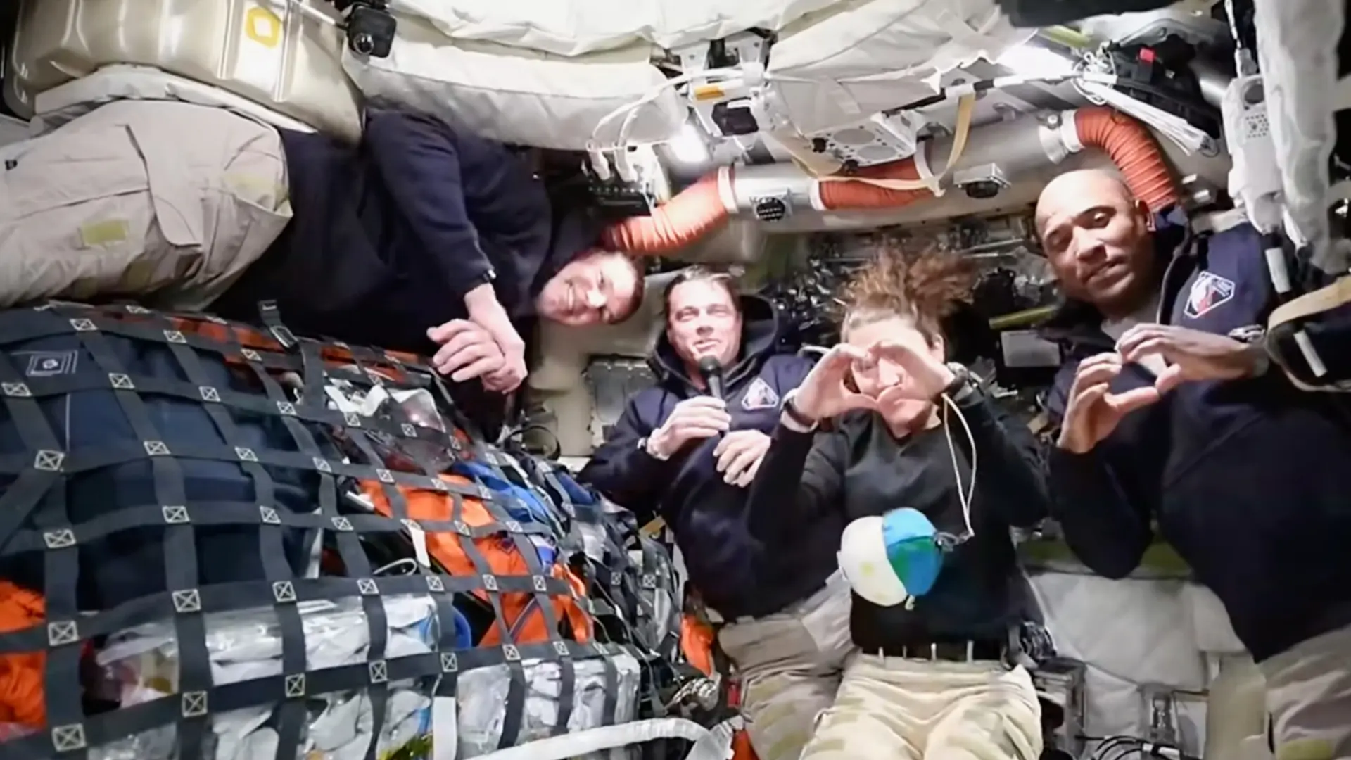 
         Sigue la señal de la NASA de la trayectoria de la nave 
    