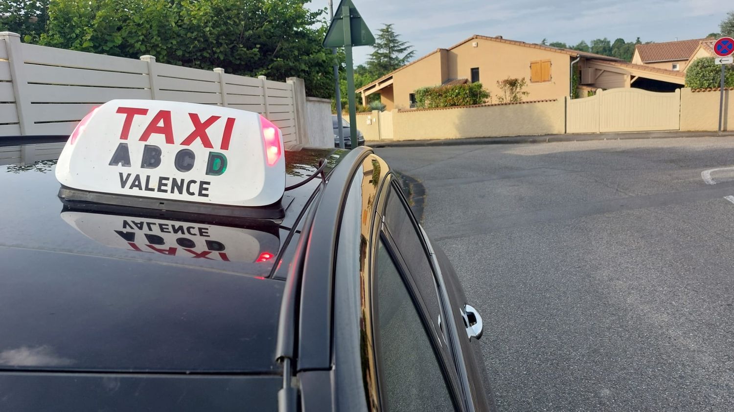 Le "prêt flash carburant" de Bercy est un "nœud d'étranglement" qui va engranger "davantage de difficultés", dénonce l’Union nationale des taxis