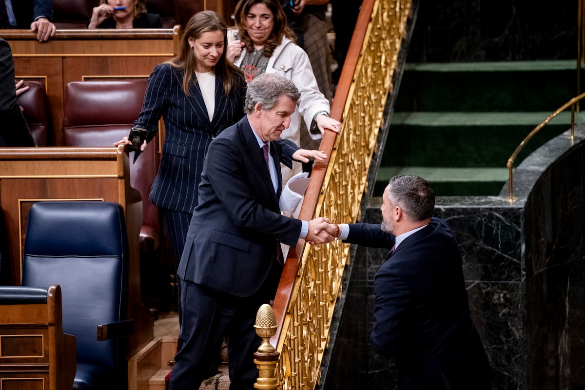 Feijóo habló con Abascal tras las elecciones de Castilla y León para encarrilar las negociaciones de los gobiernos