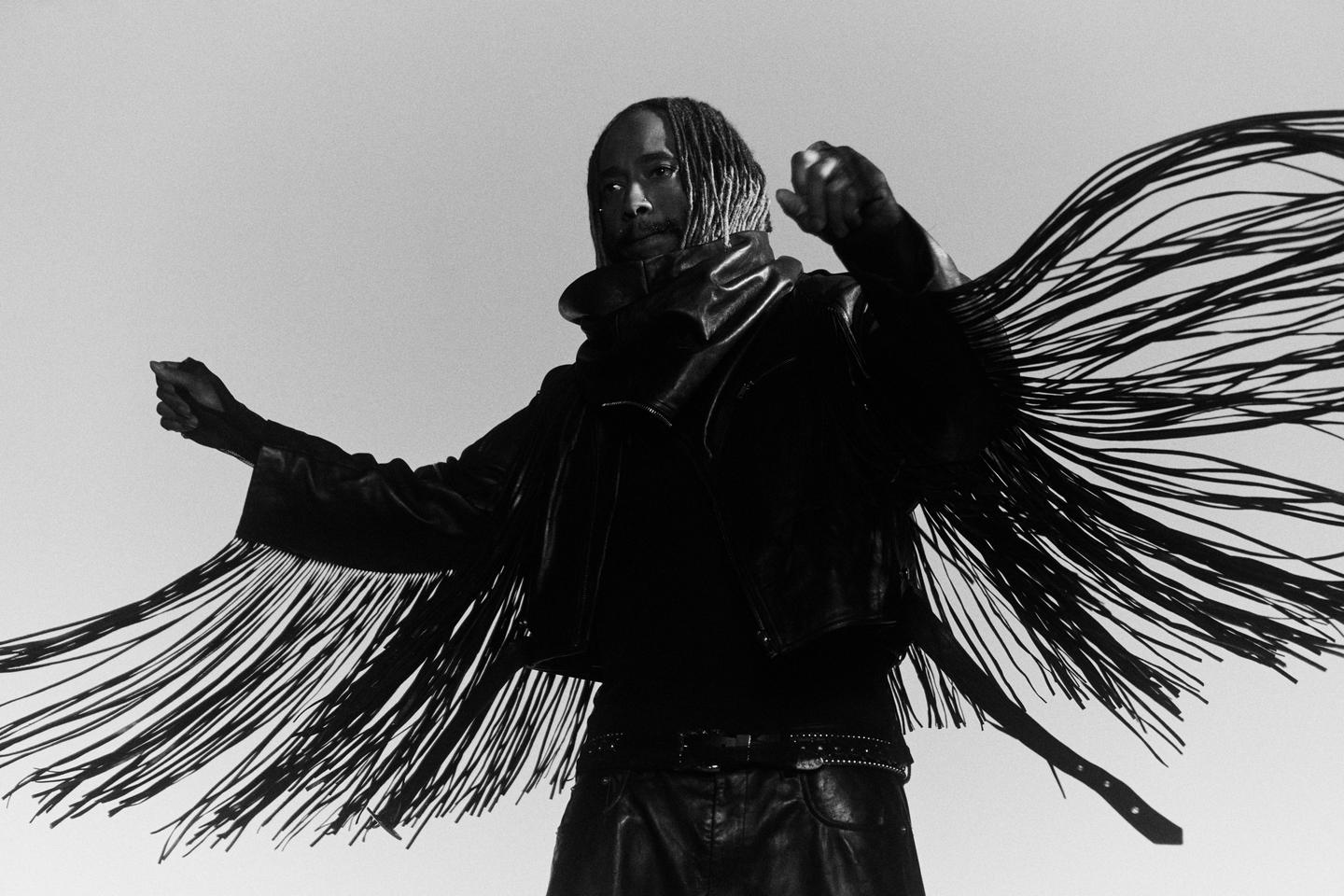 Thundercat, bassiste et chanteur américain, célèbre ses amis avec son album « Distracted »