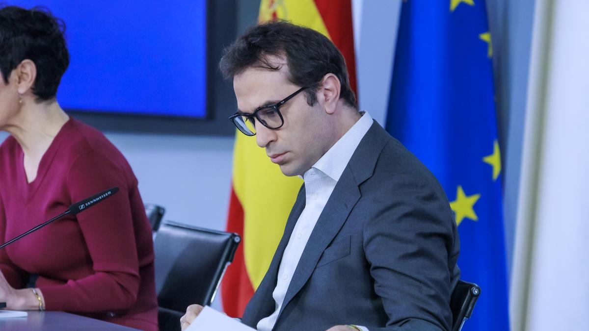 
             España, Alemania y otros tres países de la UE piden un impuesto al beneficio extraordinario de las energéticas por la guerra
         