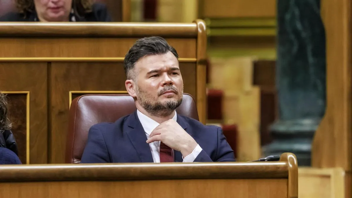 
                 ERC mira de reojo a Gabriel Rufián
             