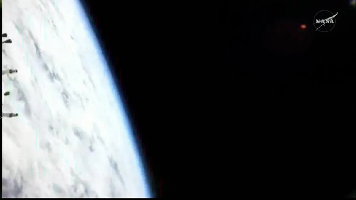 
                      Orion ya se acerca a la Luna en el viaje más lejano del hombre en el espacio
                  