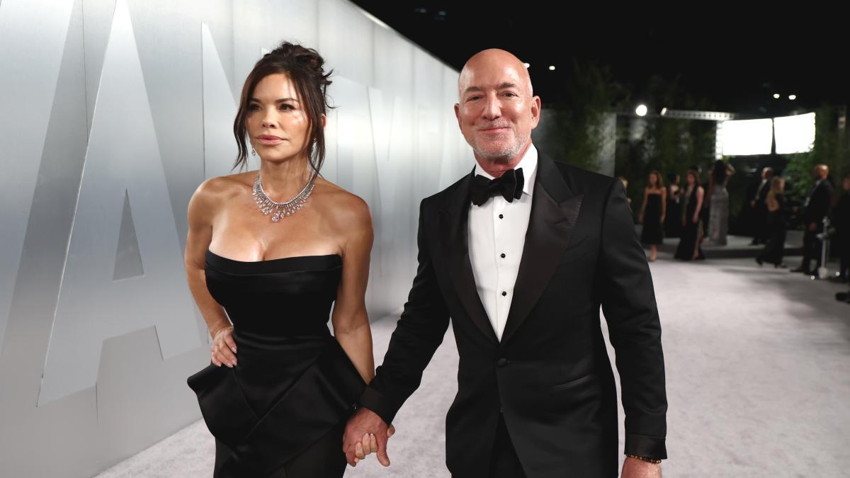 
                                   Los Bezos, el patrocinio más incómodo de la gala más poderosa
                               