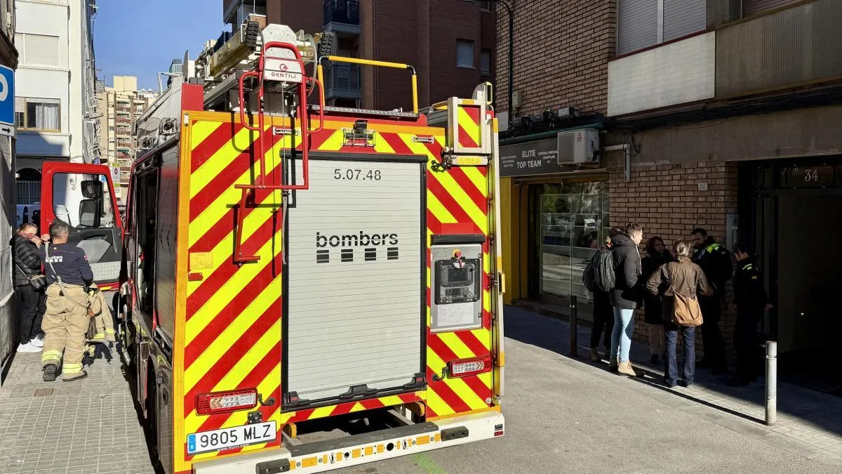 
                                       En estado grave un hombre en un incendio en unos bajos de l'Hospitalet de Llobregat
                                   