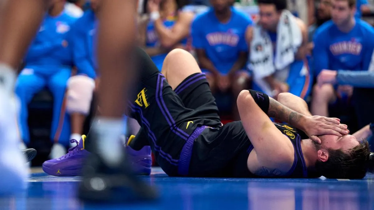
                                                              Doncic es baja “indefinida” por una lesión en el isquiotibial a las puertas de los 'playoff' de la NBA
                                                          