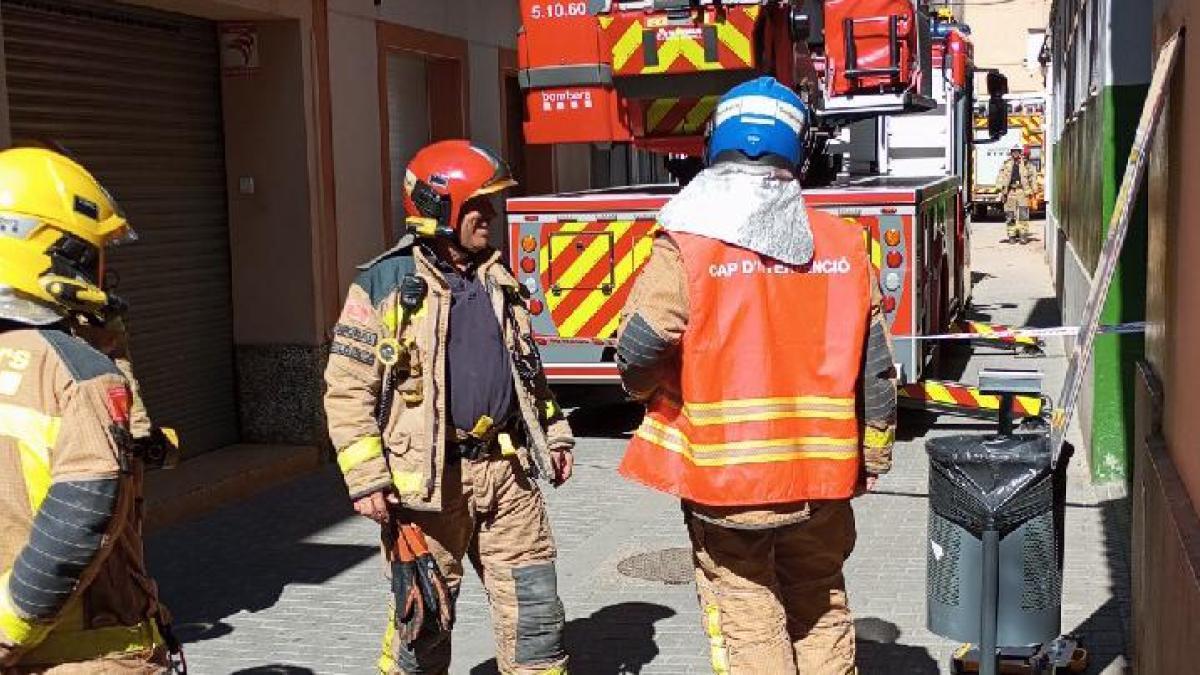 
                                                                                               Varios vecinos desalojados por el derrumbe del techo de una casa en Esparreguera
                                                                                           