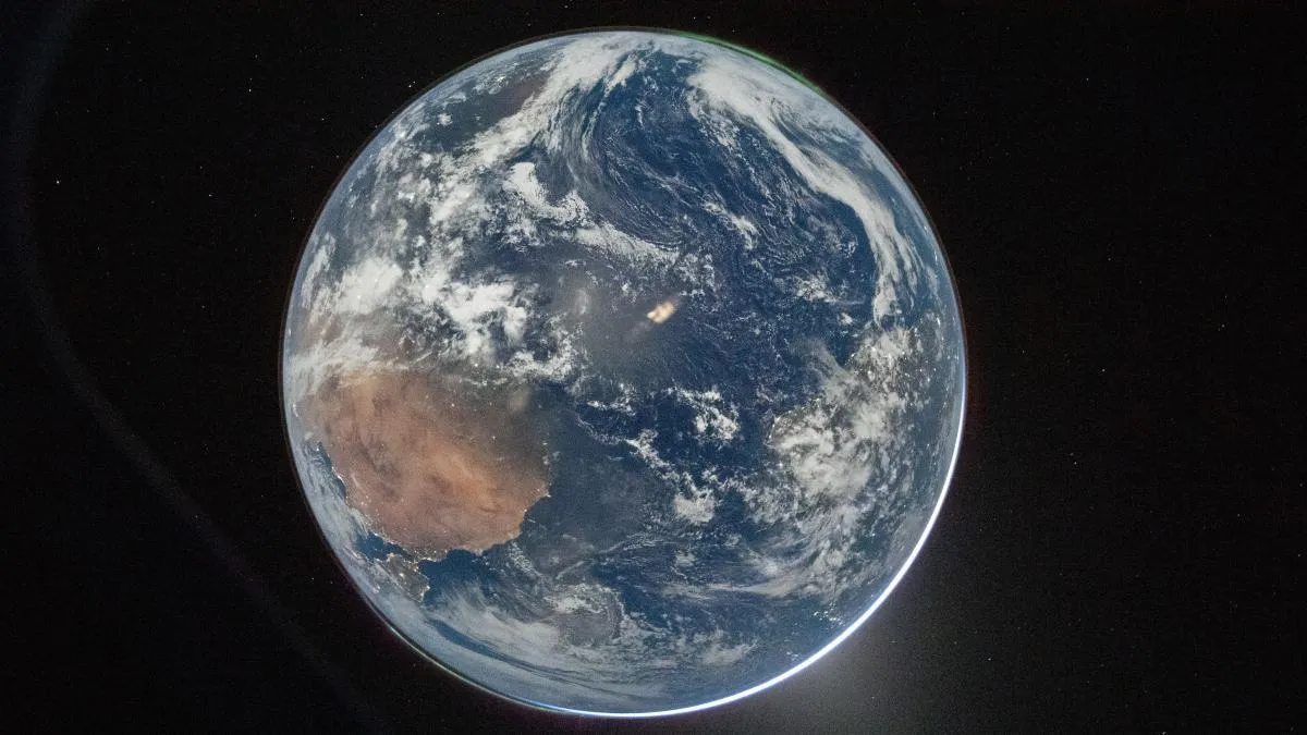 
                                                                                                Publican las primeras fotos de la Tierra logradas por la misión Artemis 2 rumbo a la Luna
                                                                                            
