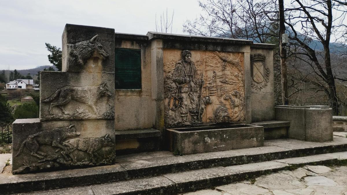 
                                                                                                                          El polémico homenaje al 'mata lobos'
                                                                                                                      