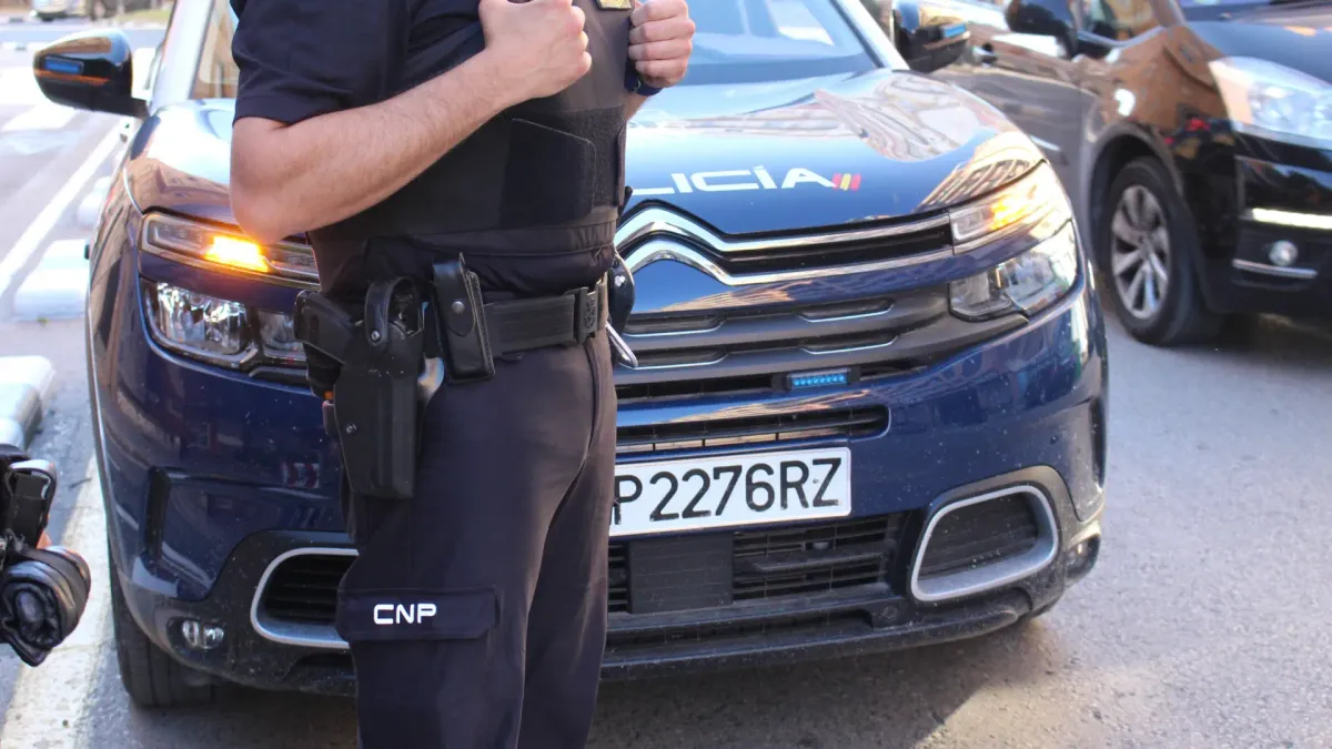 
         Detenidos dos hermanos cuando violaban a una mujer en el interior de un coche en Valencia 
    