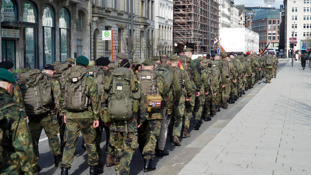 Wehrpflicht: Männer bis 45 müssen längere Auslandsaufenthalte genehmigen lassen