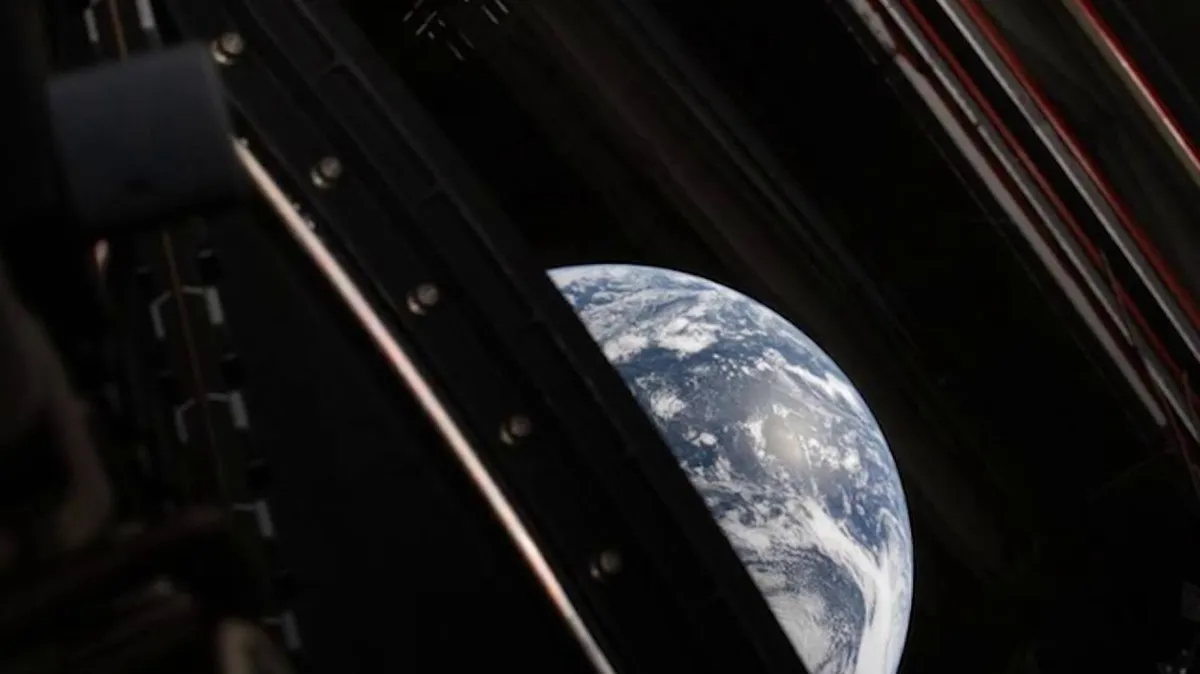 "On a pu voir tout le globe d'un pôle à l'autre" : les premières photos de la mission Artemis II