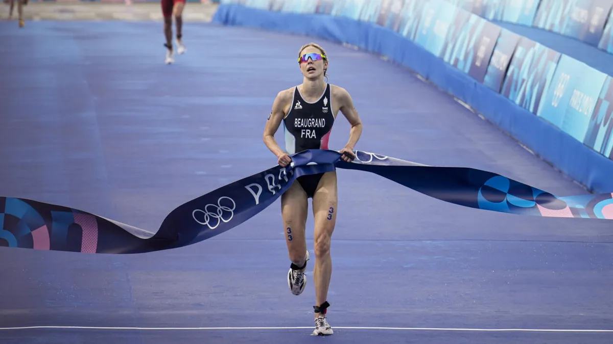 Athlétisme: la triathlète Cassandre Beaugrand bat le record de France du 10 km