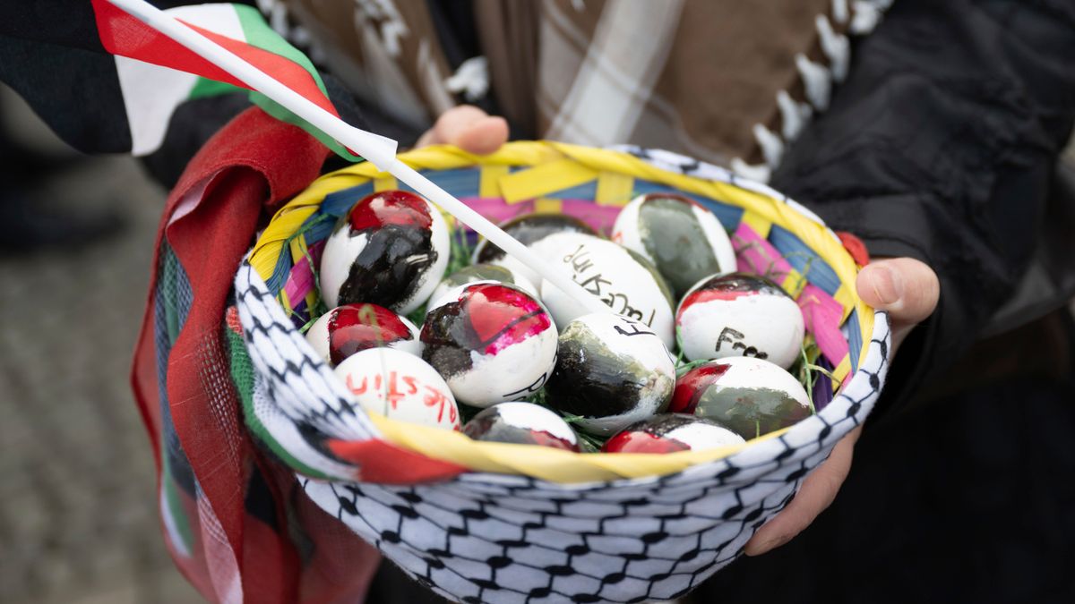 Ostermärsche in Deutschland: Fotos unterschiedlicher Kundgebungen