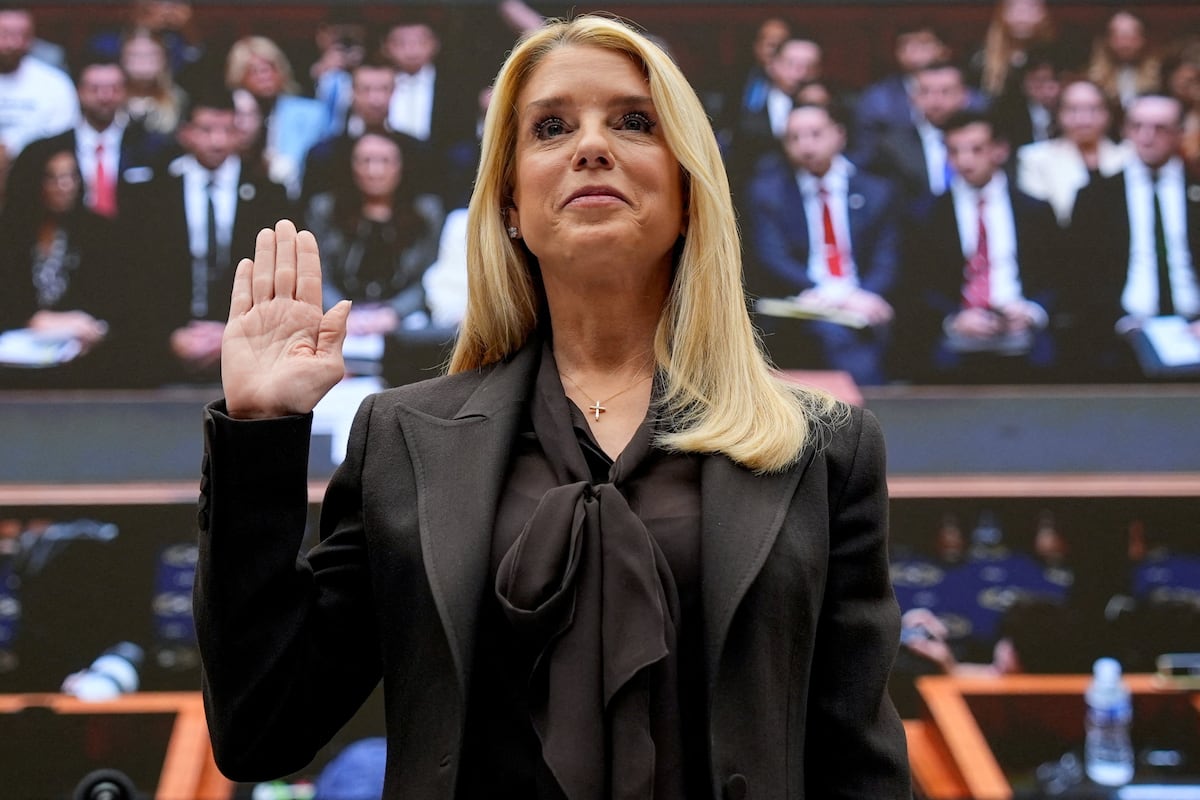 Pam Bondi, la fiscal general que se enredó en el ‘caso Epstein’