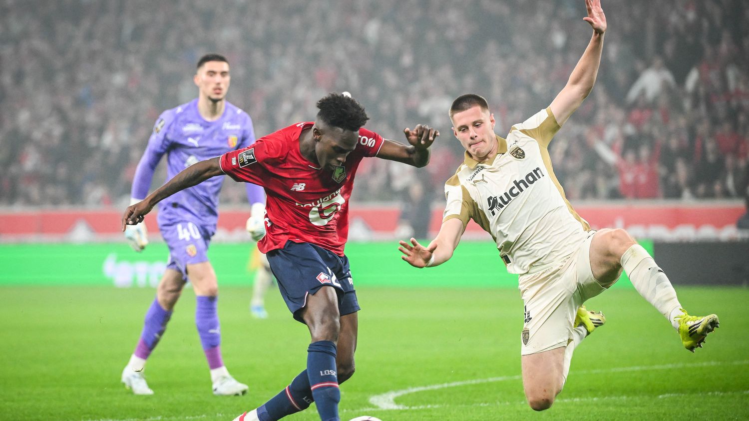 Ligue 1 : Lens s'écroule dans le derby du Nord contre Lille et laisse le PSG s'envoler en tête du championnat