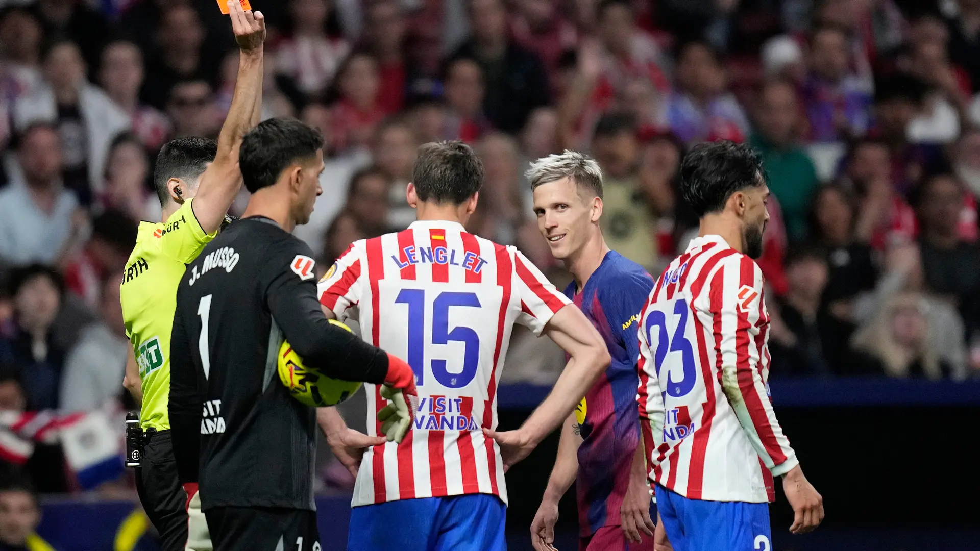 
         La polémica de la victoria del Barça ante el Atleti: de la expulsión de Nico González al perdón del VAR a Gerard Martín 
    