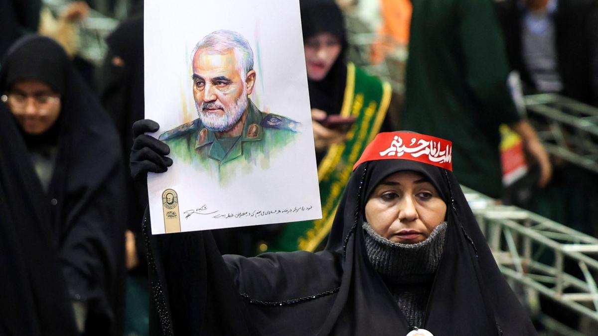 
           Detenidos en EE.UU. dos familiares del general iraní Qasem Soleimani, asesinado en el 2020
       