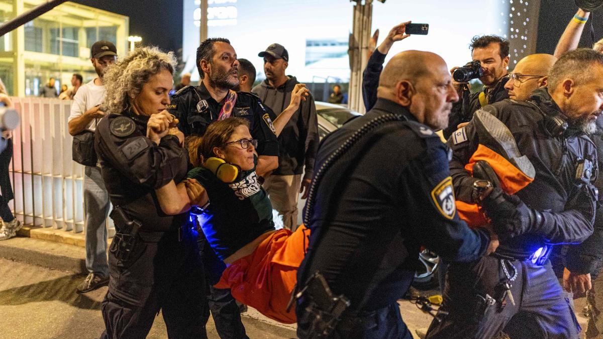 El Ejército y la Policía disuelven por la fuerza las manifestaciones contra la guerra en Israel