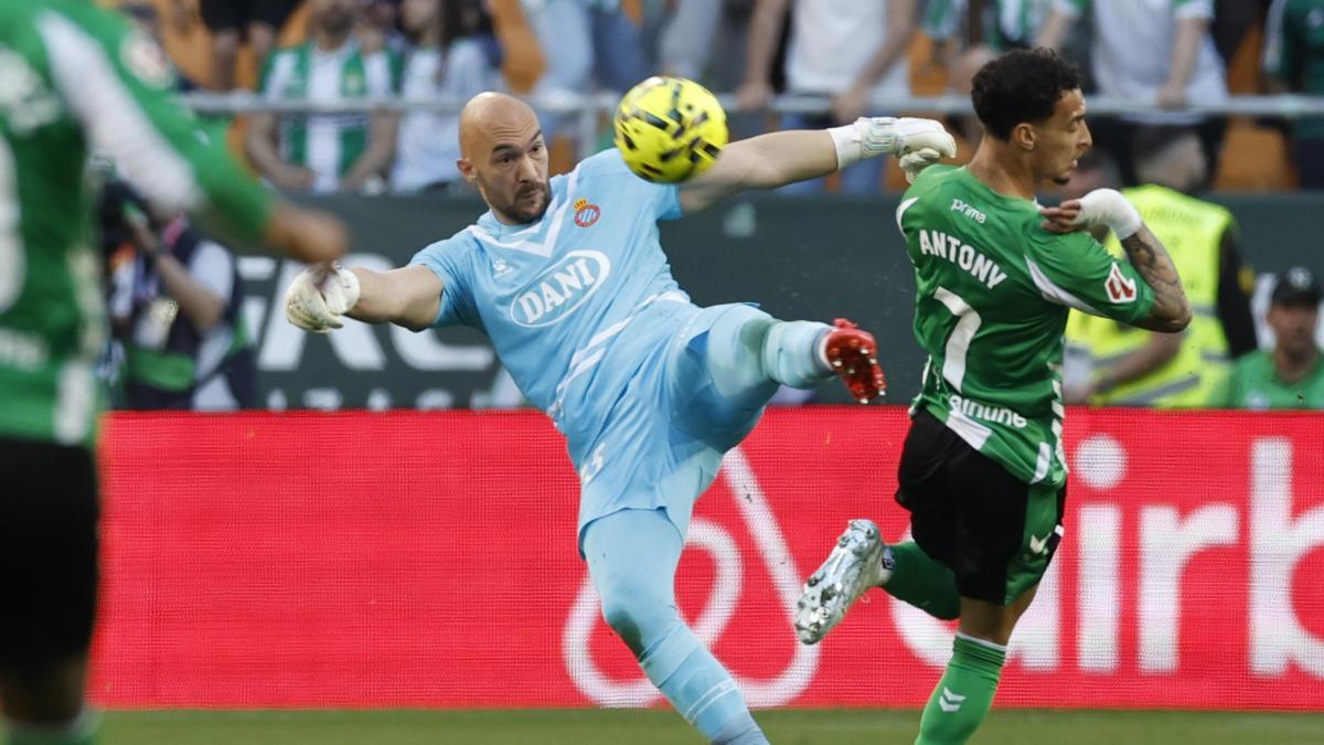 
                                                             El Espanyol sigue sin ganar pero recupera su identidad gracias a Dmitrovic
                                                         