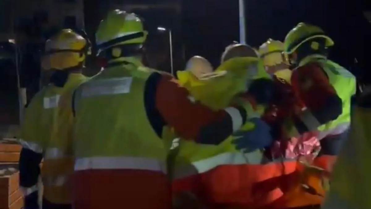 
                                                                                               Rescatan a un hombre de 74 años al clavarse una hoz en el abdomen cuando hacía senderismo
                                                                                           