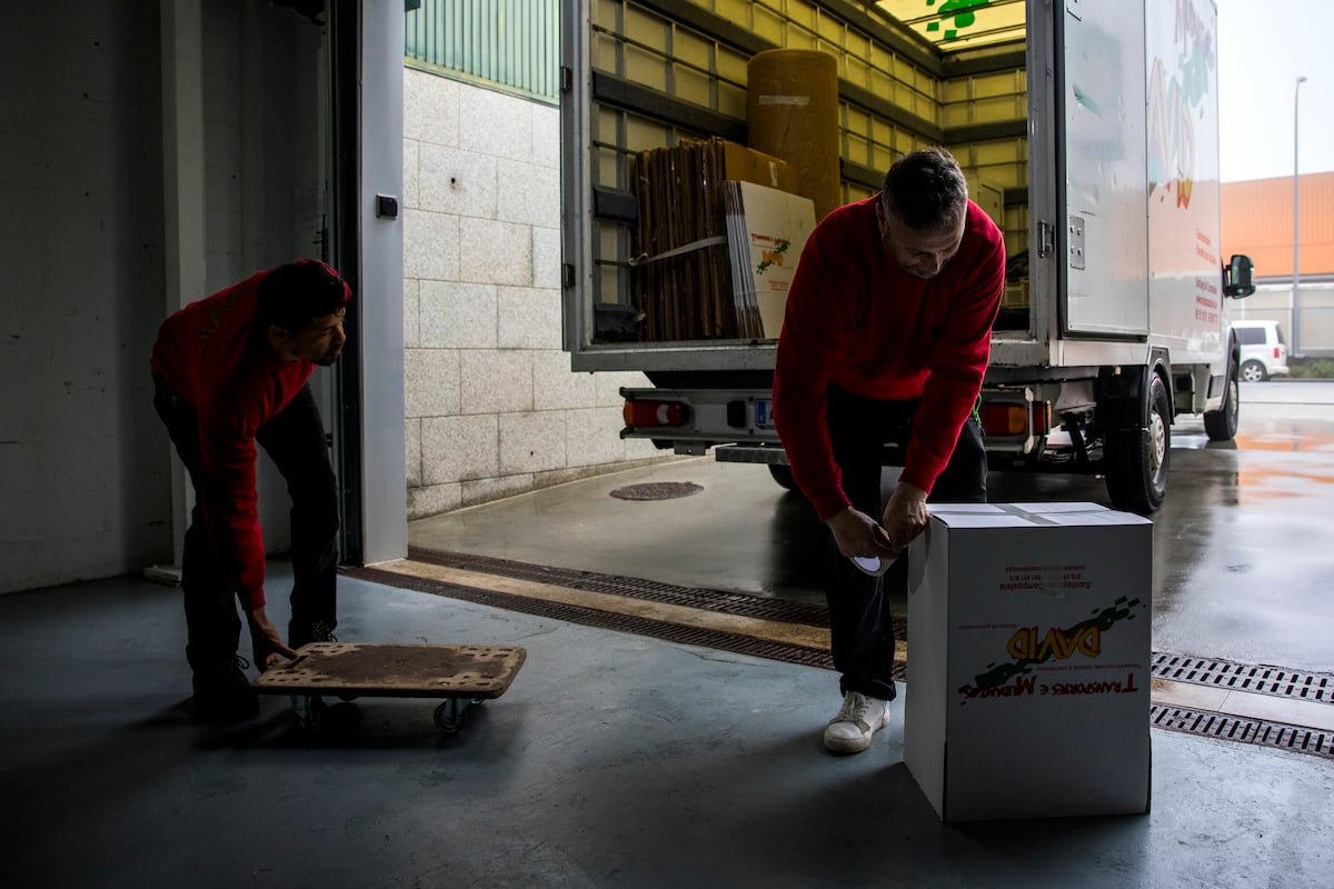 Una vida entre cajas: la crisis de la vivienda obliga a los hijos a mudarse más veces que sus padres