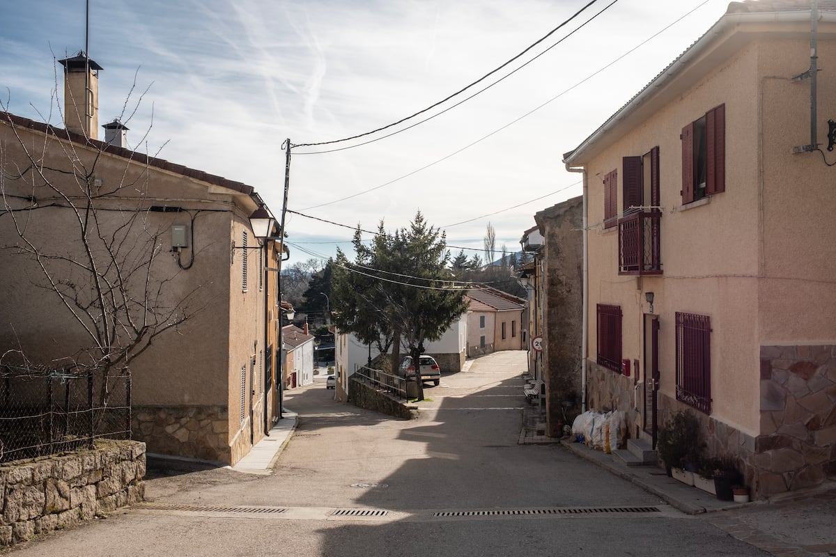 Robregordo: el pueblo de Madrid con una alcaldesa colombiana donde ya casi nadie es del pueblo