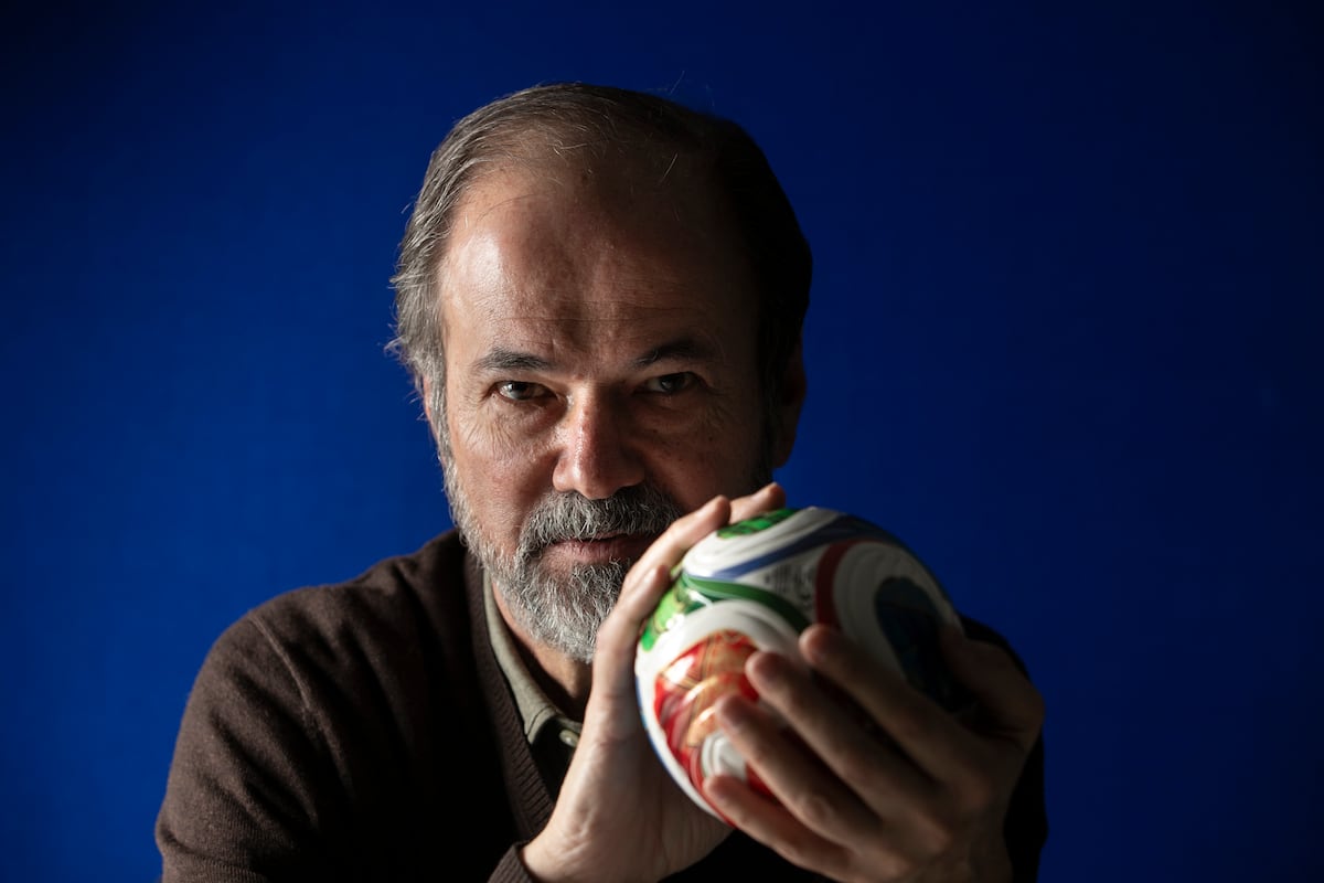 Juan Villoro: “Ser hincha de un equipo es una forma laica de ejercer la religiosidad”