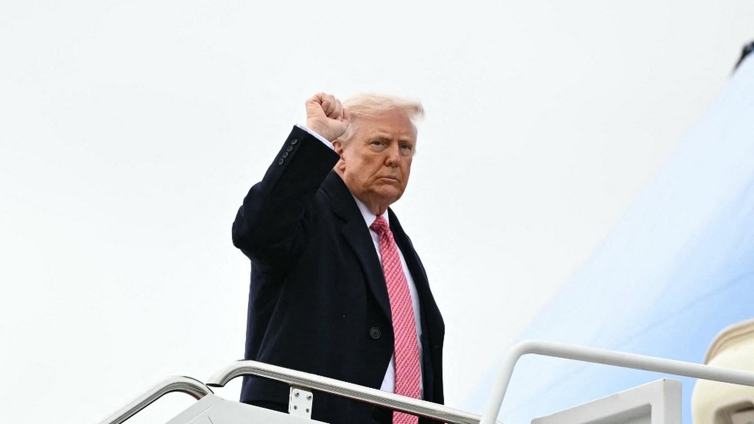 Sauvetage réussi du deuxième pilote américain abattu en Iran : "Quasiment une victoire" pour Donald Trump, selon l'ancien colonel Peer de Jong