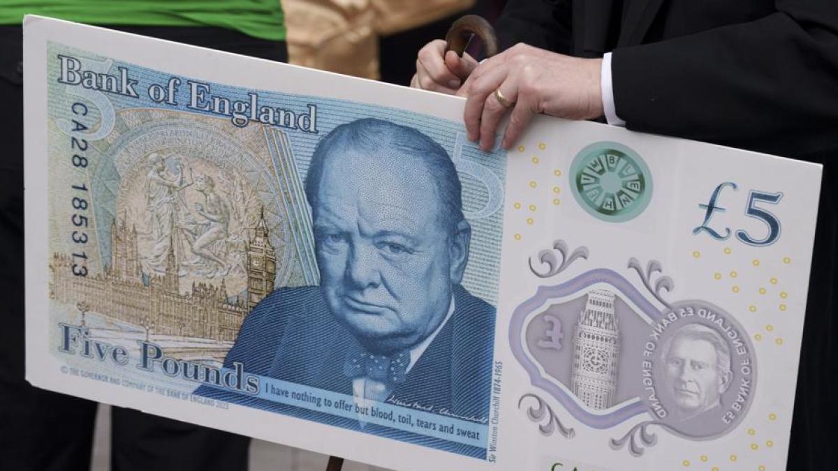 
                                                                                        Menos Churchill y más gaviotas
                                                                                    