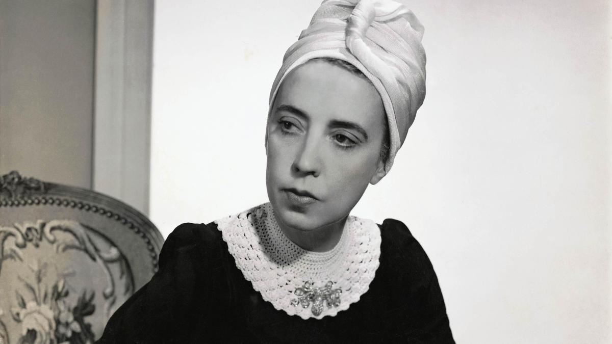 
                                                                                                                            Elsa Schiaparelli y la revolución de la moda
                                                                                                                        