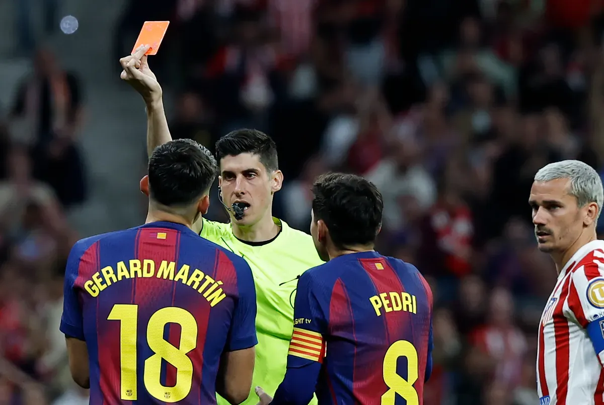 Un enfado monumental del Atlético con el árbitro en el día que un hombro aclara la Liga: "Cuando la jugada es tan clara, prefiero no hablar"