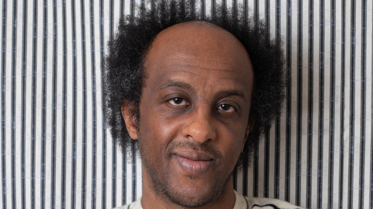 Le romancier Dinaw Mengestu donne la parole aux oubliés du rêve américain