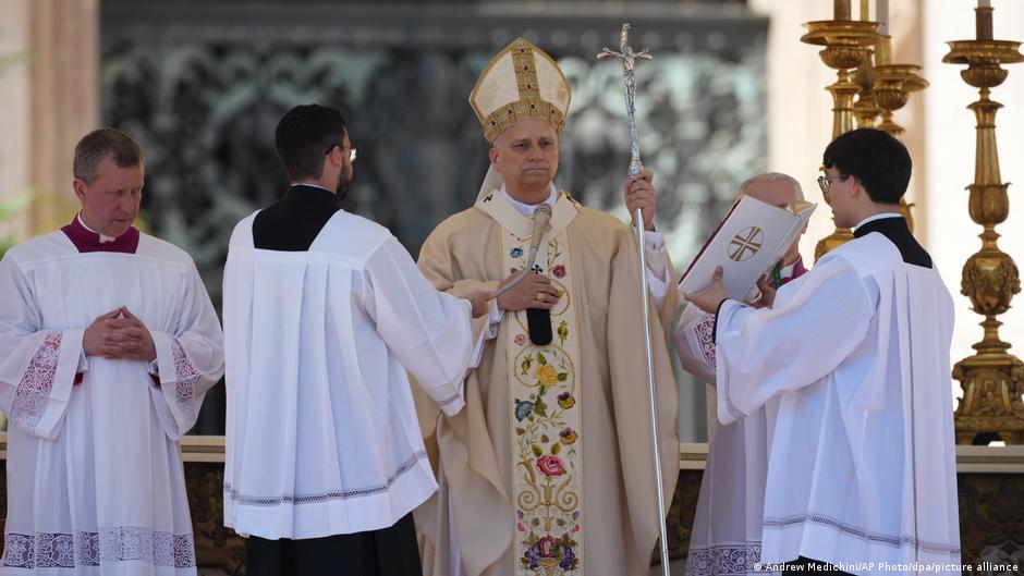 Papst Leo feiert erstmals Ostermesse auf Petersplatz