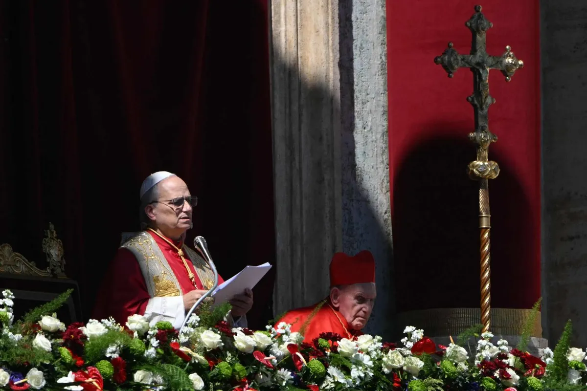 Le pape Léon XIV appelle « ceux qui ont le pouvoir de déclencher les guerres » à « choisir la paix » lors de la bénédiction de Pâques