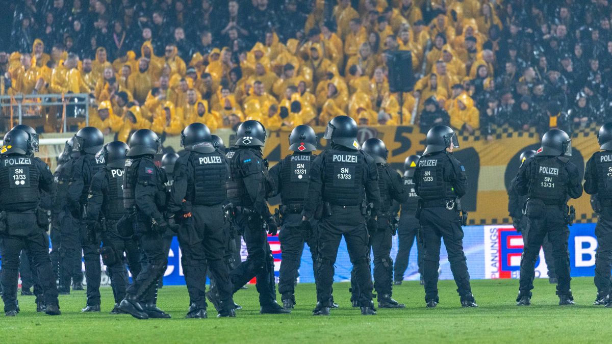 2. Bundesliga: Fan-Eklat bei Hertha BSC gegen Dynamo Dresen – »Auf einmal hat es überall geknallt«