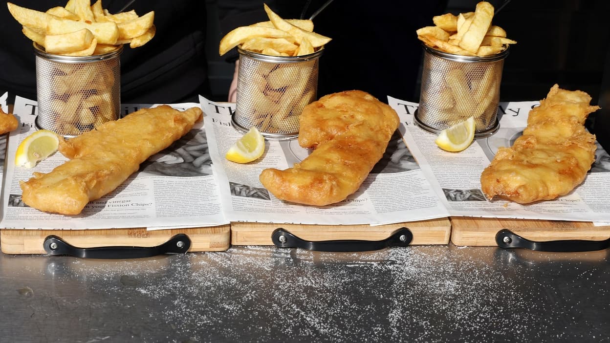 Le fish and chips est en danger: l'explosion des prix du carburant pèse sur les pêcheurs, alors pour ne pas augmenter les prix, les restaurateurs songent à remplacer l'églefin par du colin