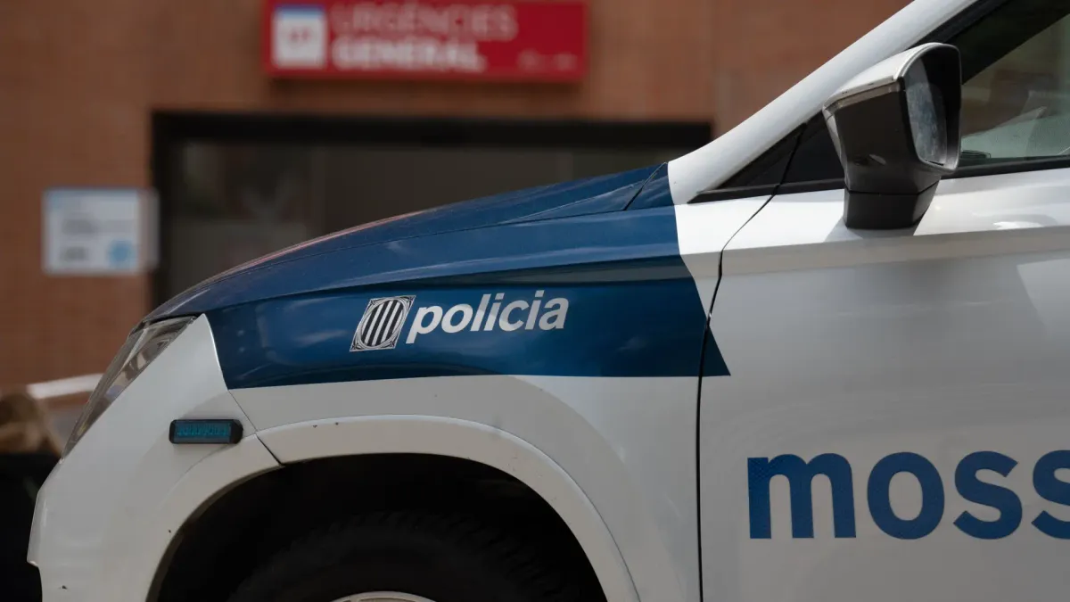 
         Detenido un hombre en Barcelona por matar a otro con un arma blanca en plena calle 
    
