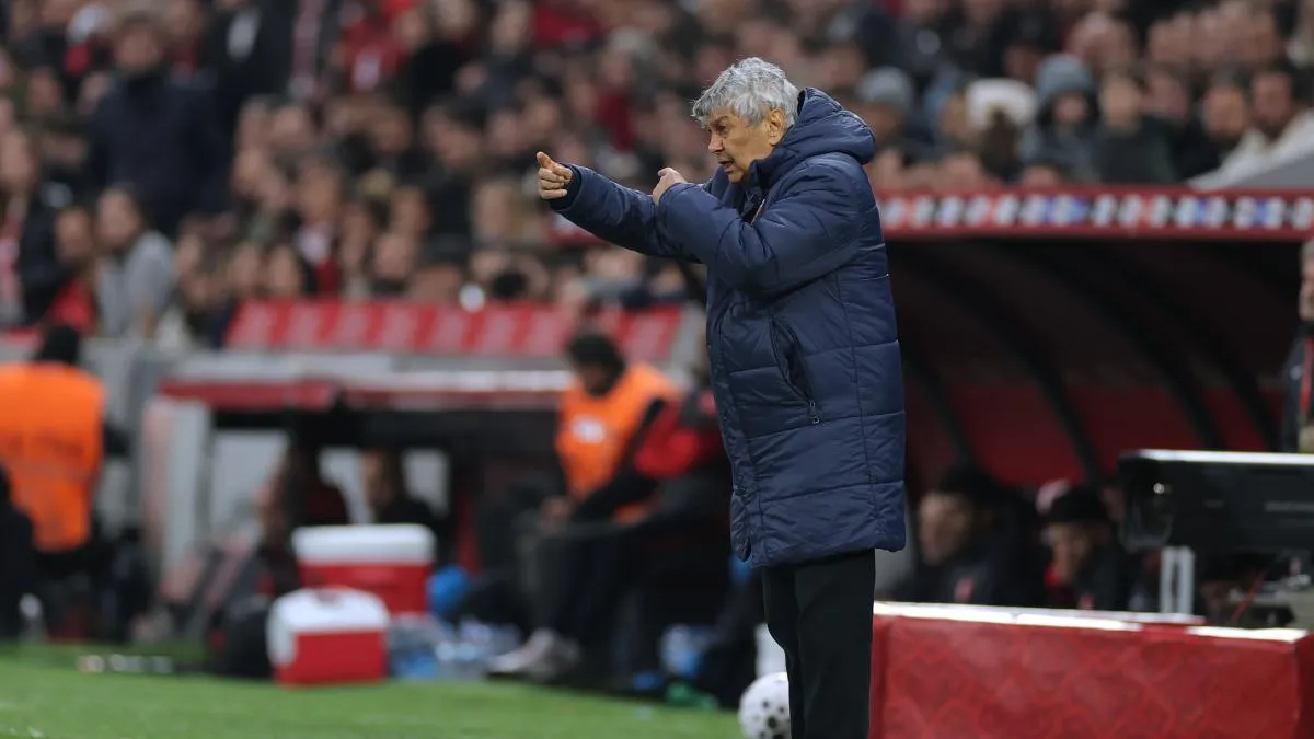
                                                            Lucescu, ingresado en cuidados intensivos
                                                        
