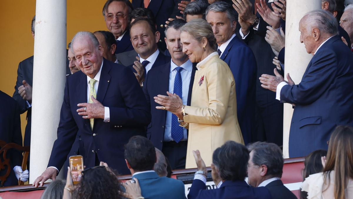 
                                Sevilla brinda al rey Juan Carlos ovación y “vuelta al ruedo” en la Maestranza
                            