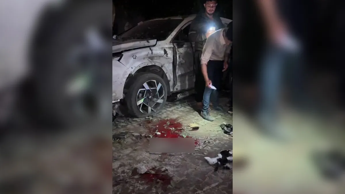Israeli air strike hits crowd in Gaza City