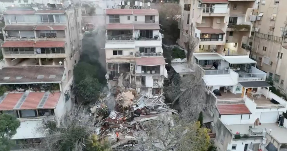 Israël: un immeuble détruit à Haïfa par un missile iranien, plusieurs blessés dont un bébé
