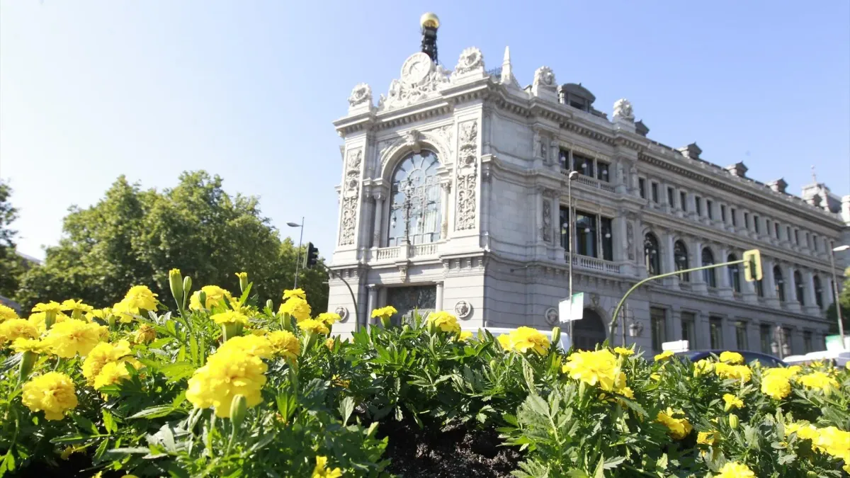 
         La banca encarece de nuevo las hipotecas y el interés medio marca máximos de los últimos diez meses 
    