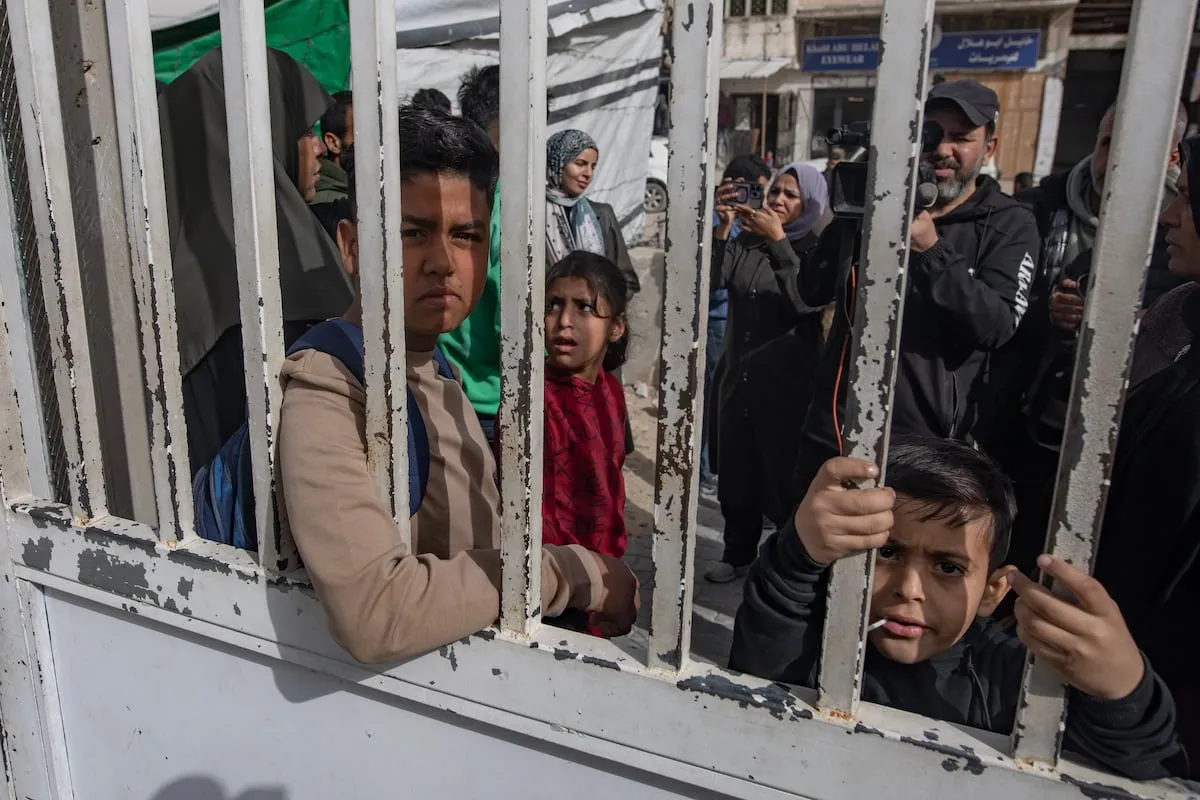 Meses de espera en solicitudes de traslado a España para pedir asilo alimentan la angustia de familias gazatíes en Egipto